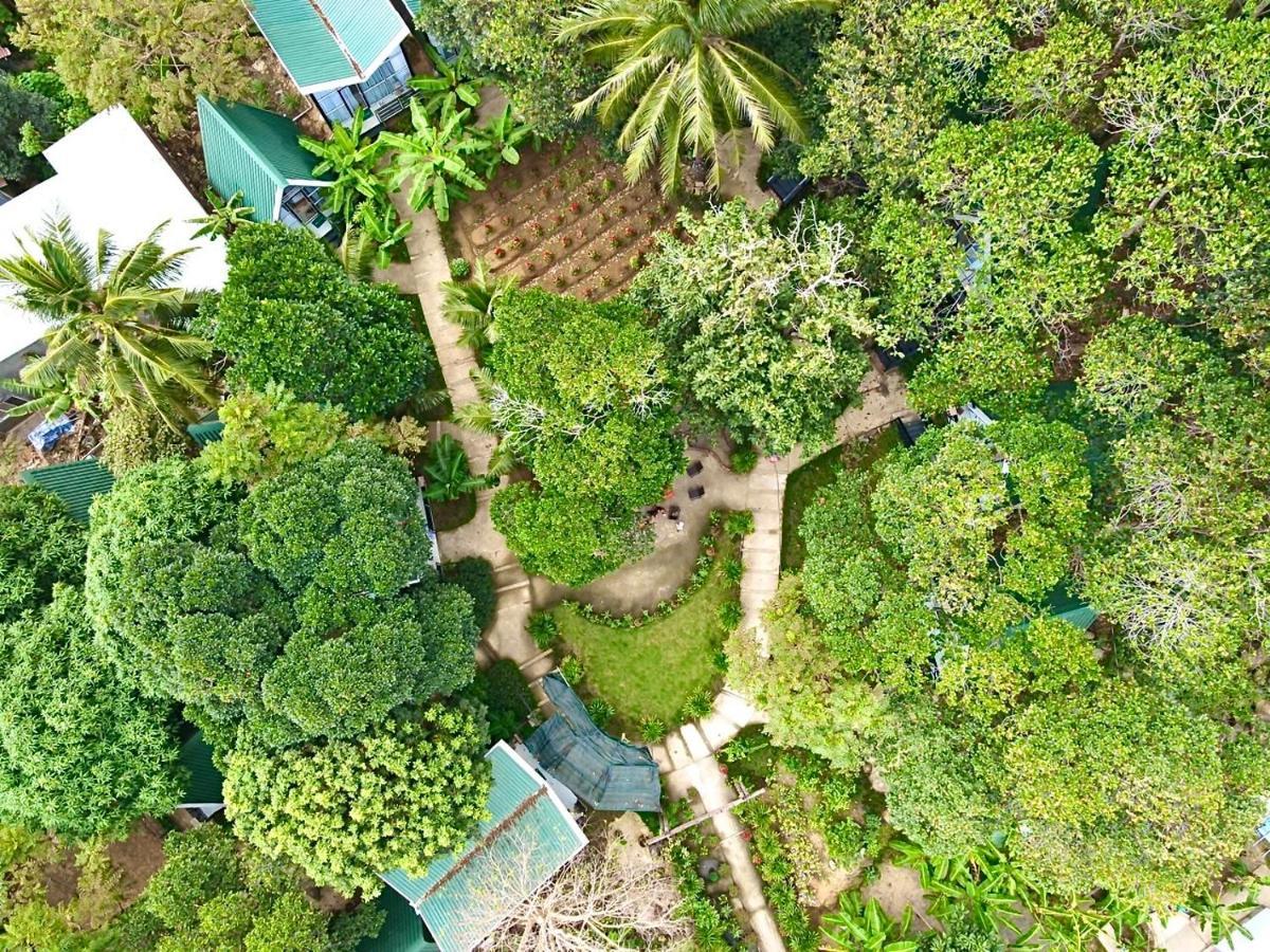 Homestay De La Rosa - Con Dao Chi Khu Co Ong Esterno foto
