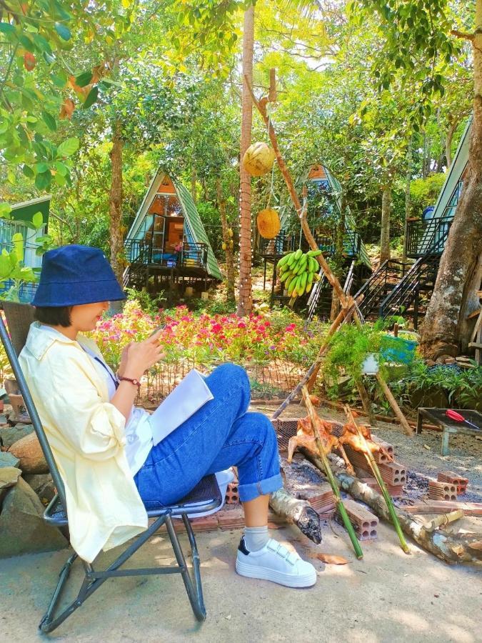 Homestay De La Rosa - Con Dao Chi Khu Co Ong Esterno foto